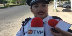 Se ubican operativos de tránsito debajo de puentes peatonales para obligar a usuarios a utilizarlos