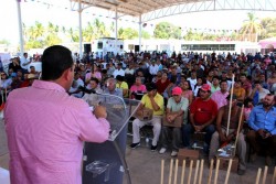 Entregan despensas por medio del programa empleo temporal