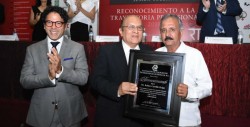 Reconocen labor de Arturo Carrillo Rojas