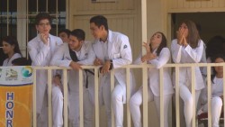 Se analiza la inclusión de pasantes de medicina a los programas de becas