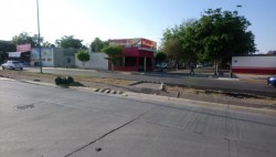 Sin colocar barandal al canal de Alturas del Sur