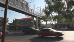 Se deben adecuar los puentes peatonales