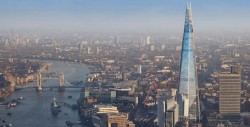 Un hombre escala sin cuerda el edificio más grande de Londres
