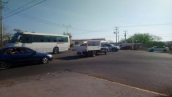 Cruce peligroso en el bulevar central de abastos
