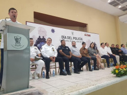 Celebran a policías municipales con 10% de aumento salarial