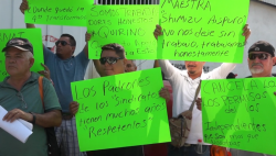 Vendedores de playa se manifiestan en SEMARNAT