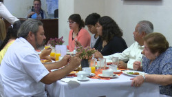Buscan alimentos y bebidas saludables