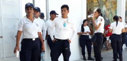 Cadetes de la SSPyTM se manifiestan en el Palacio Municipal