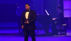 Se luce Carlos Osuna en "Espectacular"