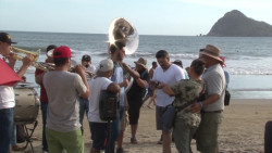 Llaman músicos mazatlecos organizados a regular a foráneos