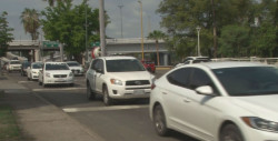 Hacen adecuaciones a cruce peatonal por el malecón