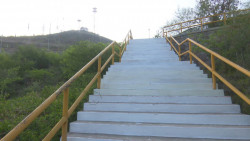 Repintan escalera de la Pérgola