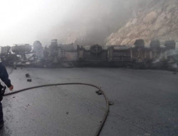Cerrada por incendio de pipa la carretera Mazatlán-Durango