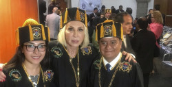 Laura Bozzo recibe doctorado Honoris Causa, Congreso de CDMX se deslinda