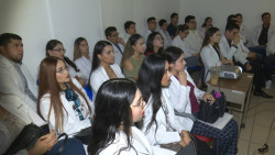 Capacitan a pasantes en Salud