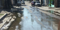 Mega fuga de agua en la Colonia Salvador Alvarado