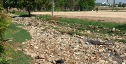 Calle Luis M. Rojas sigue en malas condiciones , además tiene fuga de agua