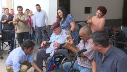 Reciben personas con capacidades diferentes apoyo de aparatos ortopédicos gratuitos