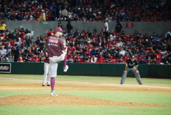 Actucación de jugadores de Tomateros en verano