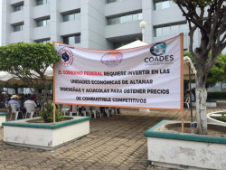 Pescadores mantienen plantón en CONAPESCA