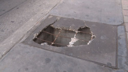 Registro con tapadera destruida