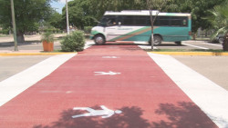 También en Culiacancito se construyó un paso peatonal en la calle principal