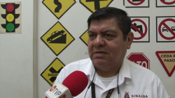 Por seguridad a usar puentes peatonales: Educación Vial