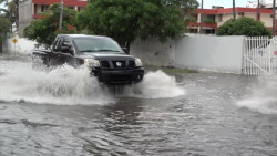 Buscan comprar bombas para contrarrestar inundaciones en Mazatlán