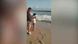 Jonathan cumple su sueño de conocer el mar