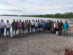 Reciben pescadores de "Los Becos" apoyo en alevines