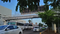 Deteriorada la estructura de puente peatonal del ISSSTE