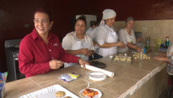 Equipan cursos de cocina del DIF