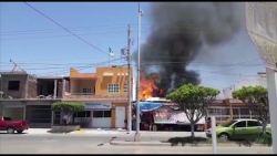 Se incendia vivienda y frutería en prados del sol