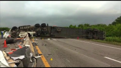 Vuelca tráiler y fallece conductor en Mazatlán
