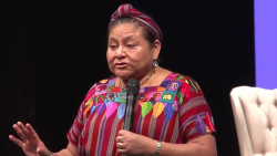 Rigoberta Menchú condena crímenes y pide respeto al ejercicio periodístico