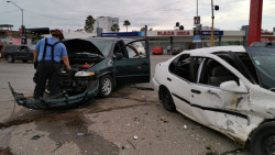 Aparatoso accidente en cruce del Bulevar Rotarismo
