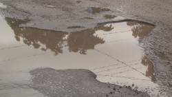 Llena de baches la Avenida José Vasconcelos al oriente de la ciudad de Culiacán