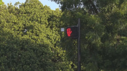 Quitan cruce peatonal, colocan semáforo inteligente