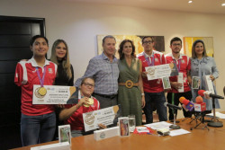 Entrega Gobernador Qurino Ordaz Coppel estimularlos a sinaloenses medallistas en los Juegos Para Panamericanos Lima 2019