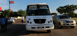 Chofer de camión urbano sufre accidente