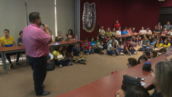 Brindan charla contra el suicidio