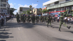 Con sobrio desfile, conmemoran el 209 aniversario de la Independencia de México