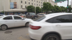 Obras de reencarpetado en el centro de Culiacán provoca intenso caos vehicular