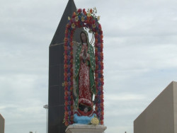 Mazatlecos confían en que Virgen de la Puntilla protegió al puerto