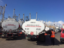 Barcos inician con carga de combustible