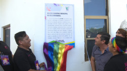 Develan placa de apoyo a la diversidad en palacio municipal