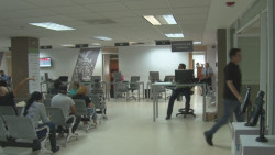 Personal de confianza atiende a contribuyentes en la USE tras paro del STASE