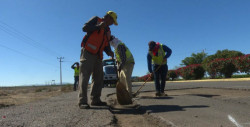 Siguen los trabajos de rehabilitación de carreteras en Sinaloa