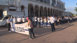 Marchan estudiantes de la UAS este 2 de octubre