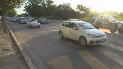 Colocan reductores de velocidad y tope sobre malecón
